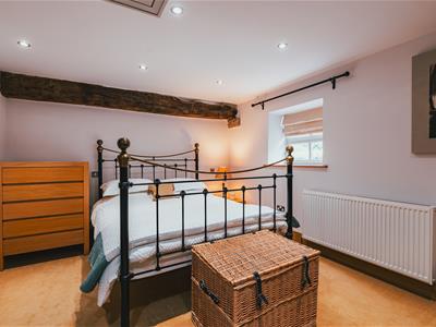 Bedroom 2 (South Barn)